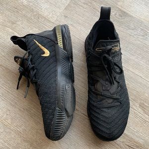 Nike Lebron 16 I’M KING